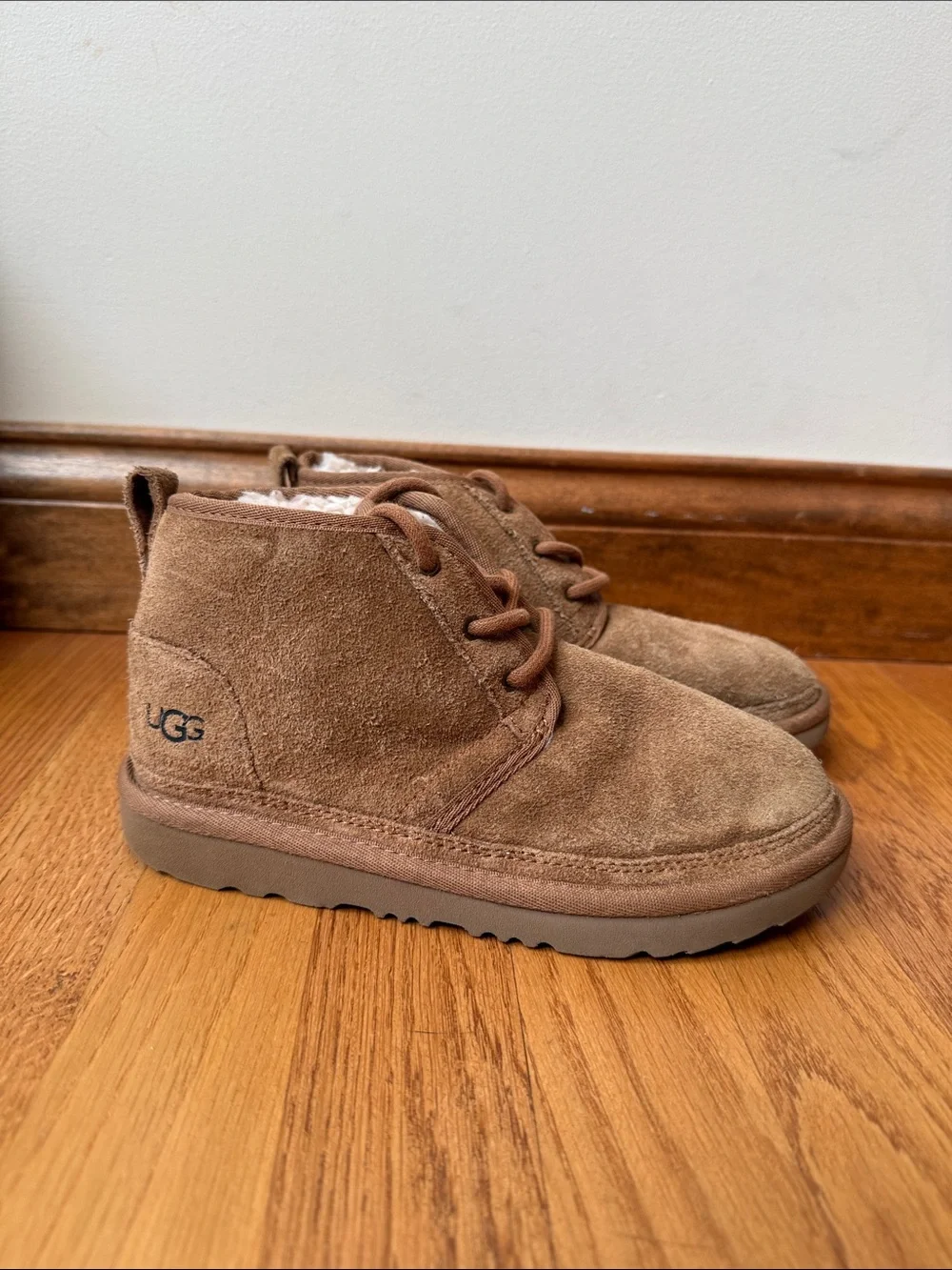 UGG Kids Boots Chukka Neumel Chestnut Brown Suede Kids Size 2
